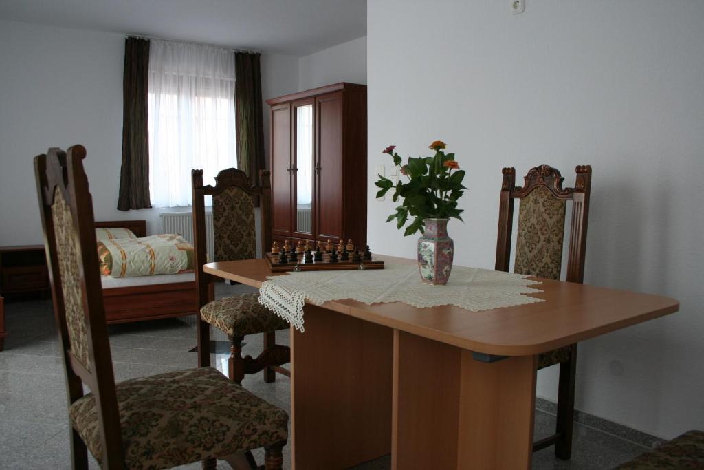 Pensjonacik Graven Apartment Ниджица Стая снимка